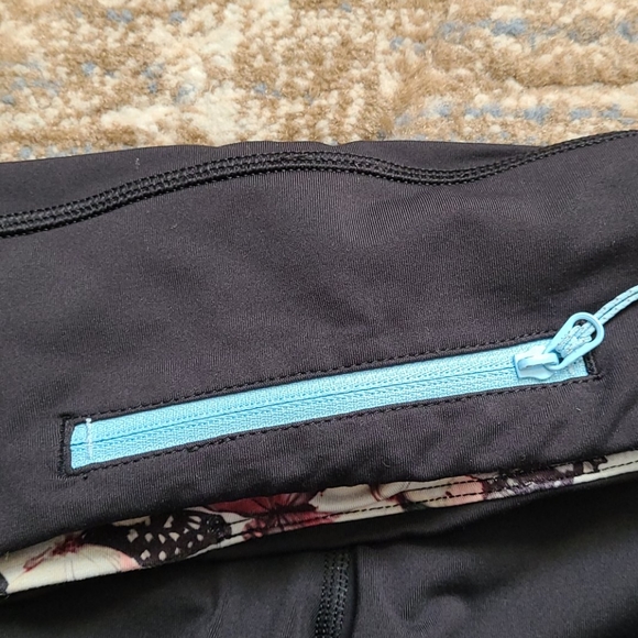 Lululemon Run The World 7/8 Tight - Picture 5 of 8